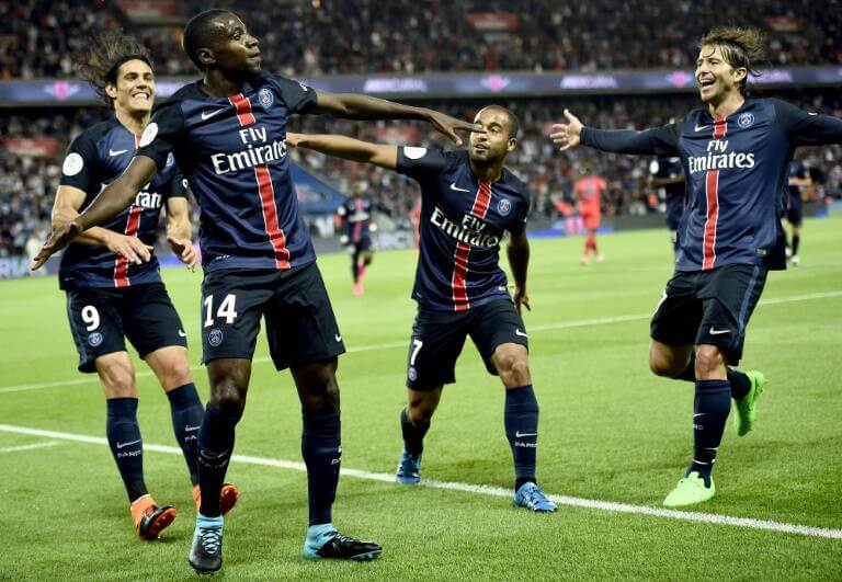 Les joueurs du PSG fêtent le but de Blaise Matuidi (g), contre le Gazélec Ajaccio, le 16 août 2015 au Parc des Princes (Photo FRANCK FIFE. AFP)
